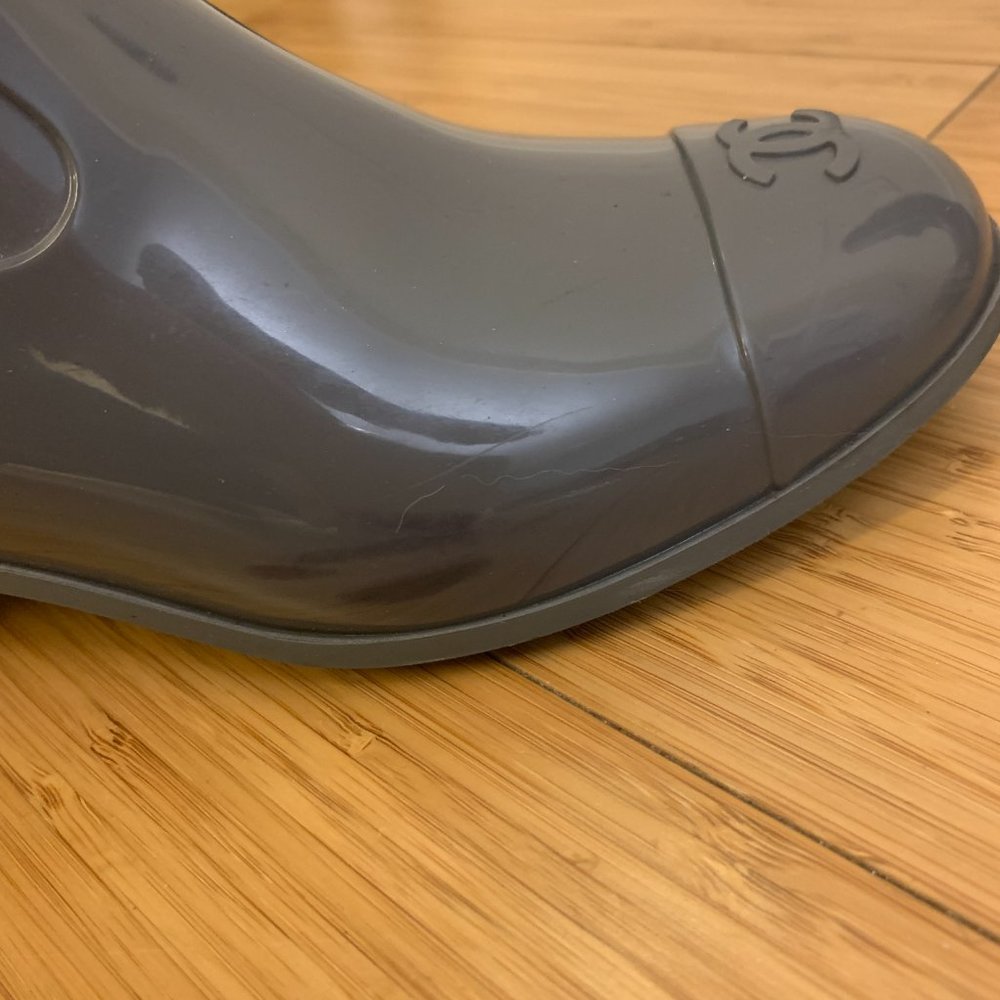 CHANEL Interlocking CC Logo Rubber Rain Boots - Picture 11 of 11